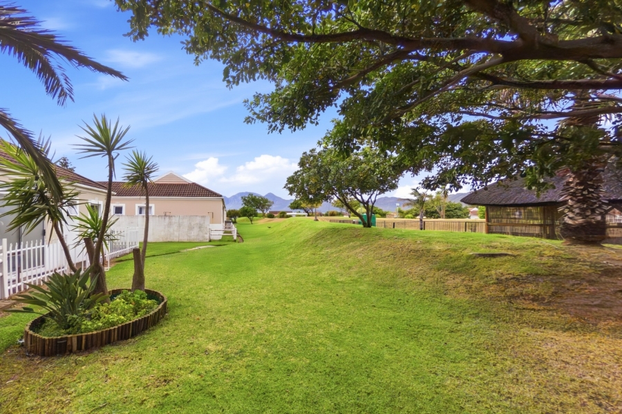 3 Bedroom Property for Sale in Whispering Pines Western Cape